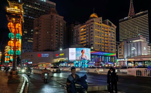 Jinma Biji Arch Yilong Building LED Screen, Kunming